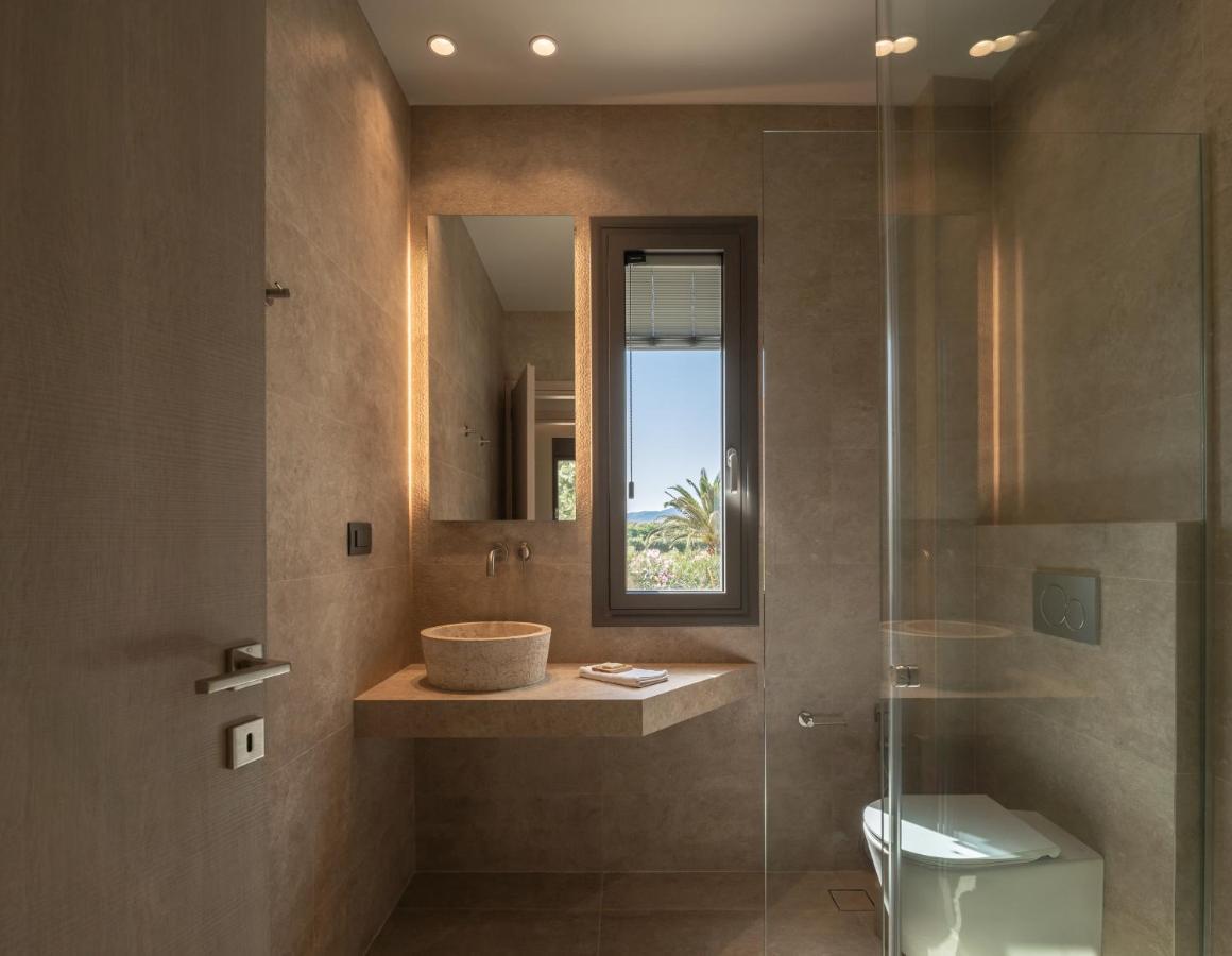 Artemis Seafront Villa, An Evanescence Sea Retreat, By Thinkvilla Tavronitis Exteriör bild